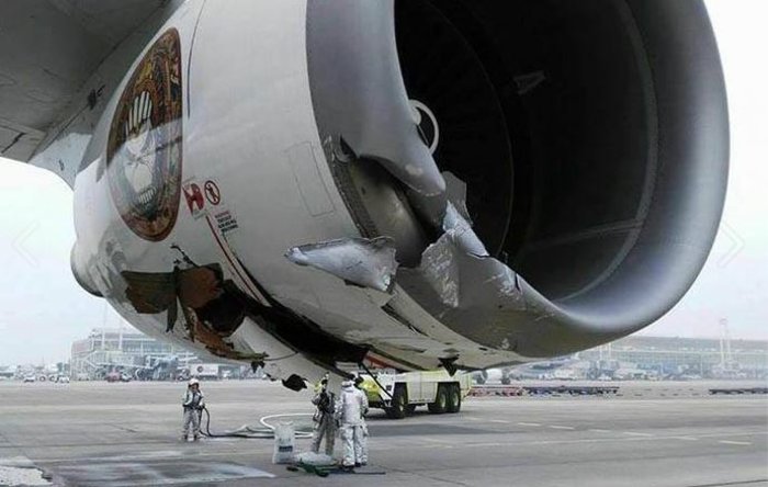 Το Boeing των Iron Maiden συγκρούστηκε με φορτηγό