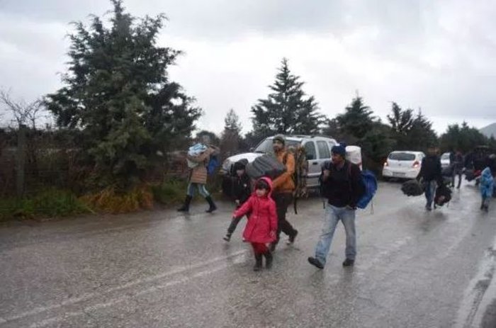 Επιστρέφουν Αθήνα πρόσφυγες που μεταφέρθηκαν στον Βόλο - εικόνα 2