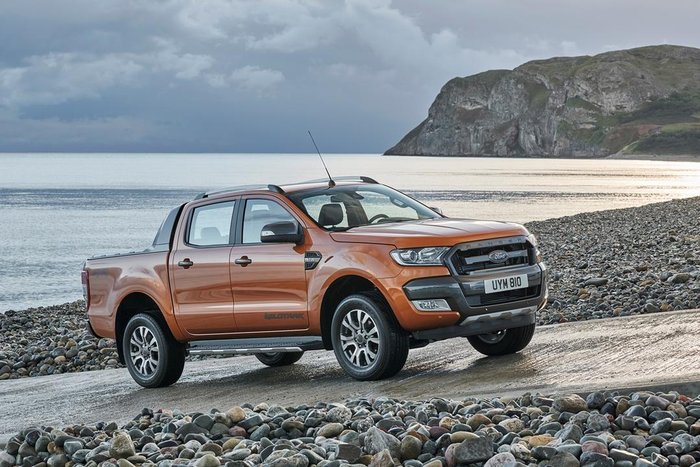 Νέο Ford Ranger: Το πρωί στο κτήμα, το μεσημέρι στην παραλία