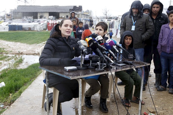 Στους Σύρους πρόσφυγες του Λιβάνου η Τζολί, λίγο πριν φτάσει στη Λέσβο - εικόνα 2