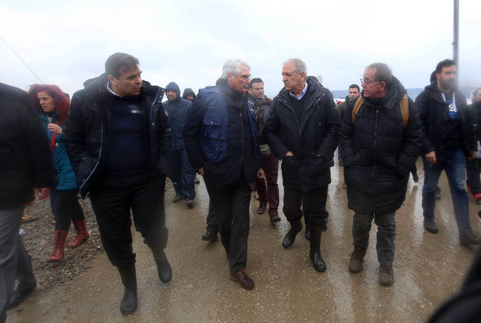 Αβραμόπουλος: Να μετακινήσουμε τους πρόσφυγες από την Ειδομένη