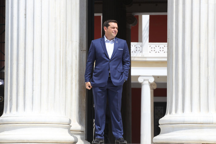 Corriere: Το άστρο του Τσίπρα ξεθωριάζει, αφότου εγκατέλειψε την επανάσταση