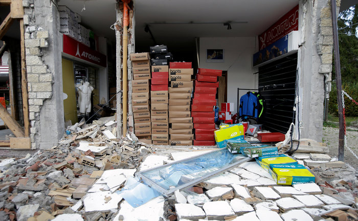 Tρόμος στην Ιταλία & μεγάλες ζημιές από δύο ισχυρούς σεισμούς - εικόνα 3
