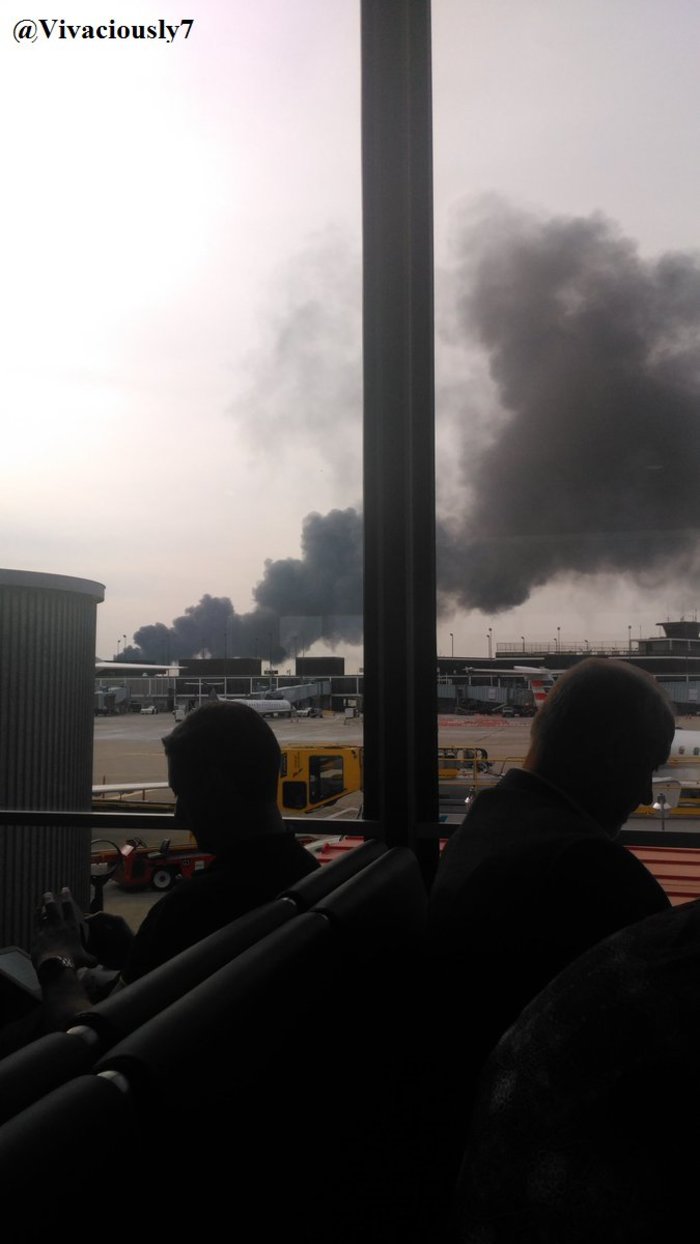 Σικάγο: Συναγερμός από φωτιά σε αεροσκάφος στο αεροδρόμιο O'Hare - εικόνα 3