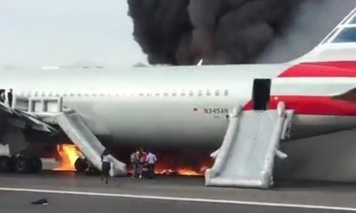 Τρόμος από φωτιά σε αεροσκάφος της American Airlines- 20 τραυματίες