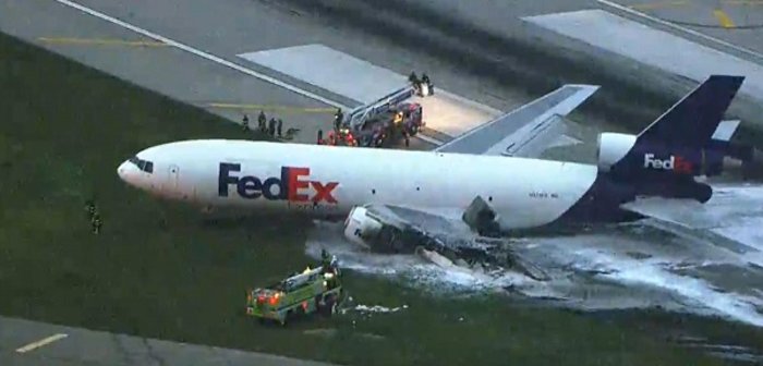 Τρόμος από φωτιά σε αεροσκάφος της American Airlines- 20 τραυματίες - εικόνα 2