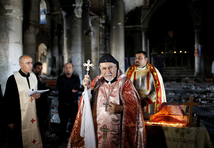 Χριστιανοί ιρακινοί στρατιώτες προσεύχονται σε εκκλησία της Μοσούλης - εικόνα 13