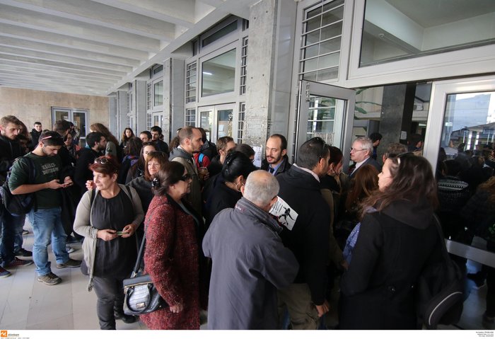 Μπλόκαραν πλειστηριασμούς σε Θεσσαλονίκη και Πάτρα, ένταση στην Αθήνα - εικόνα 2
