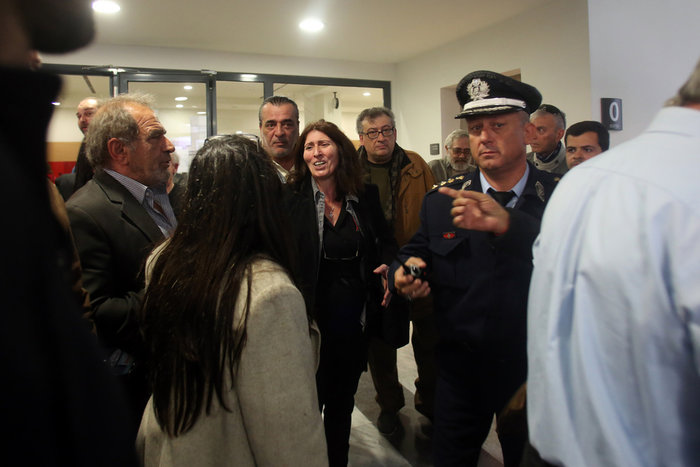 Μπλόκαραν πλειστηριασμούς σε Θεσσαλονίκη και Πάτρα, ένταση στην Αθήνα - εικόνα 3