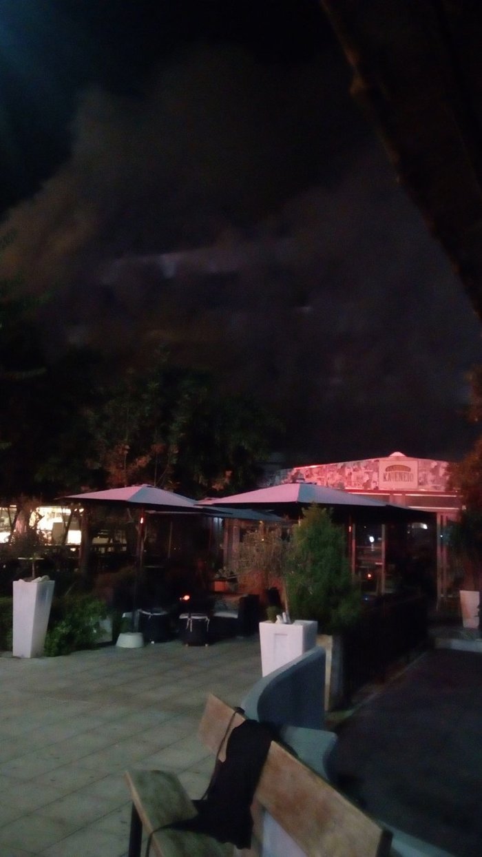 Τέσσερις τραυματίες από τη φωτιά σε πιτσαρία στα Χανιά [ΕΙΚΟΝΕΣ-ΒΙΝΤΕΟ] - εικόνα 5