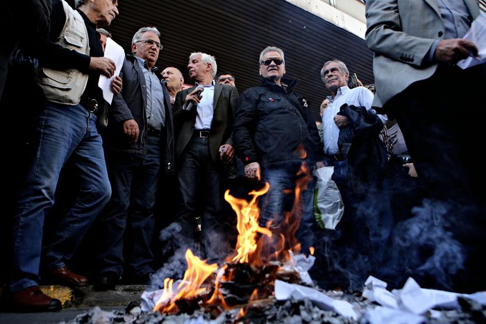 Χιλιάδες συνταξιούχοι στους δρόμους για τις περικοπές - εικόνα 5