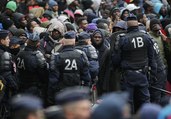 Διέλυσαν τον καταυλισμό με 3.000 πρόσφυγες στο Παρίσι - εικόνα 2