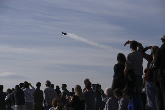Σκηνικό «πολέμου» ο Φλοίσβος:Εντυπωσιακή επίδειξη της Πολεμικής Αεροπορίας - εικόνα 6