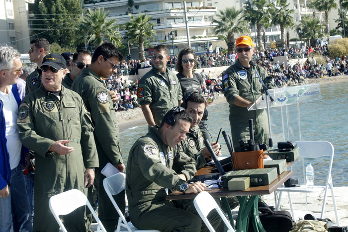 Σκηνικό «πολέμου» ο Φλοίσβος:Εντυπωσιακή επίδειξη της Πολεμικής Αεροπορίας - εικόνα 7