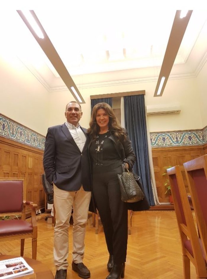 Η Βάνα Μπάρμπα συναντά για φιλανθρωπικό σκοπό τον Καμμένο - φωτό-