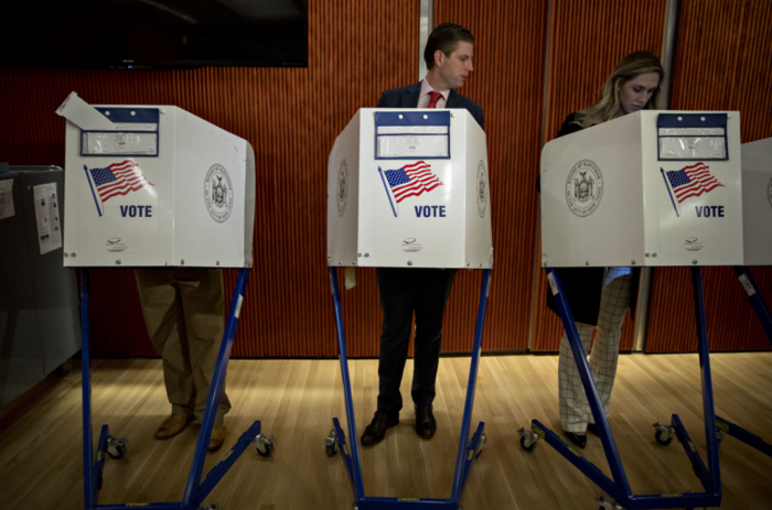 Ο Τραμπ δεν εμπιστεύεται στην κάλπη ούτε τη γυναίκα του-Απίστευτη φωτο - εικόνα 2