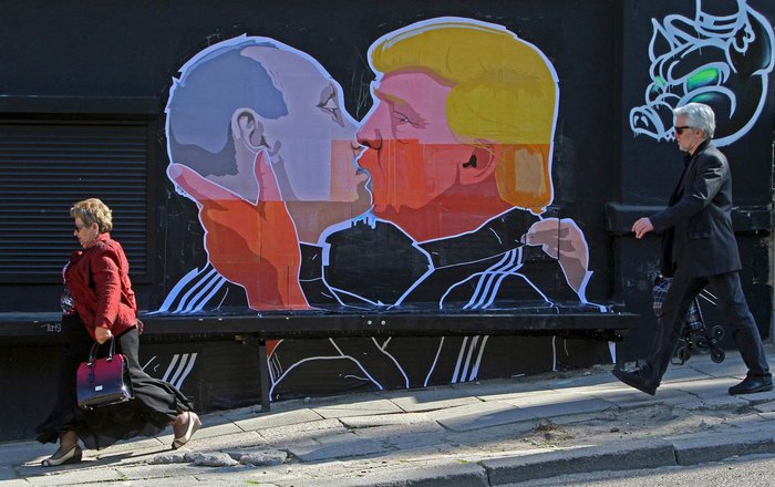 Βλαντιμίρ Πούτιν και Ντόναλντ Τραμπ σε mural σε τοίχο της Λιθουανίας