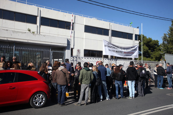Διαμαρτυρία απλήρωτων του Μega έξω από το ΕΘΝΟΣ - εικόνα 2