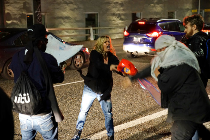 Ταραχές στο Πόρτλαντ στις διαδηλώσεις κατά Τραμπ - εικόνα 2