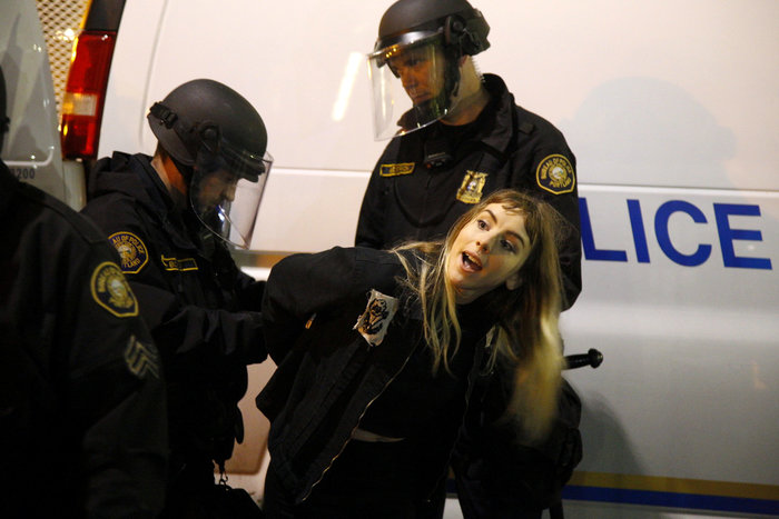 Ταραχές στο Πόρτλαντ στις διαδηλώσεις κατά Τραμπ - εικόνα 7