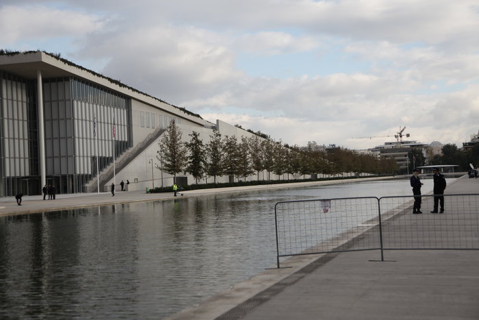 Ουρές στο Ιδρυμα Νιάρχος για την ομιλία του Ομπάμα [φωτό] - εικόνα 2