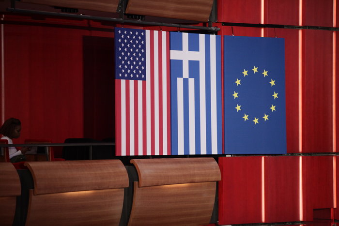 Ουρές στο Ιδρυμα Νιάρχος για την ομιλία του Ομπάμα [φωτό] - εικόνα 7