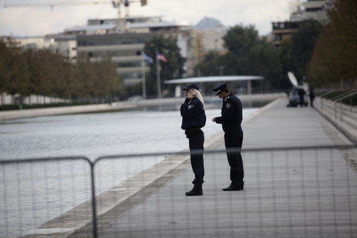 Ουρές στο Ιδρυμα Νιάρχος για την ομιλία του Ομπάμα [φωτό] - εικόνα 10