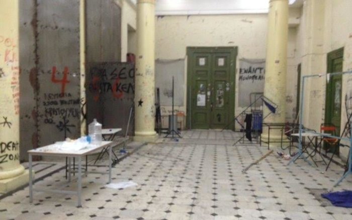 Εδώ Πολυτεχνείο: Η επόμενη (θλιβερή) μέρα των επεισοδίων - εικόνα 8