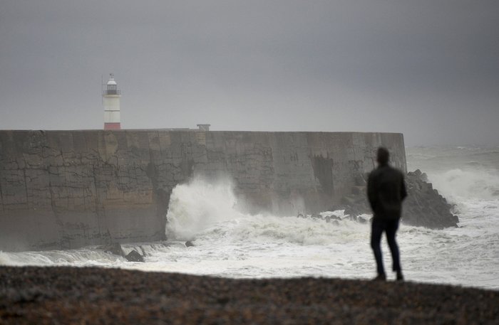 Η καταιγίδα Ανγκους σαρρώνει τη Βρετανία και τη Γαλλία - εικόνα 2