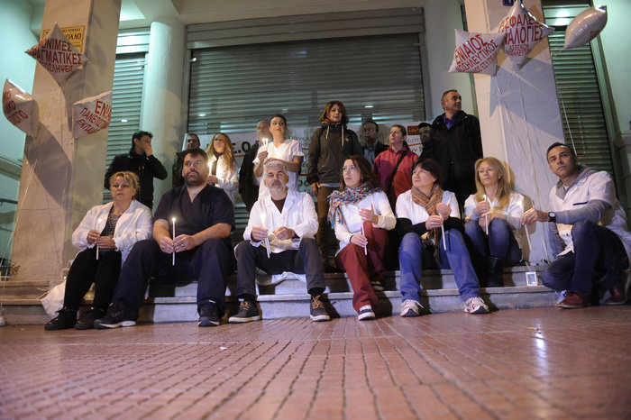 «Ξενύχτησαν» έξω από το υπουργείο Υγείας οι νοσηλευτές - εικόνα 5