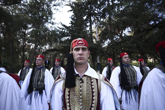 Με συγκίνηση και σεβασμό το τελευταίο "αντίο" στον Πρόεδρο - εικόνα 11
