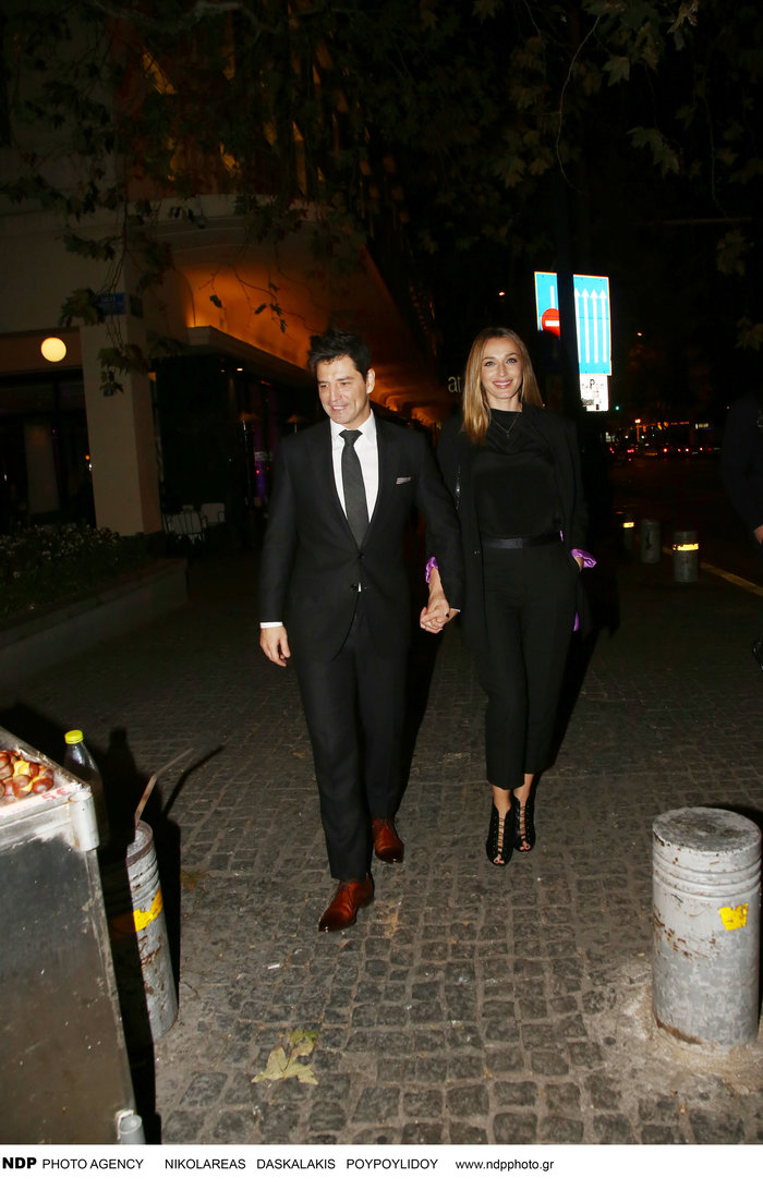 Τι τρώει μετά το ξενύχτι ο Σάκης Ρουβάς; Η στάση σε πλανόδιο [Εικόνες]