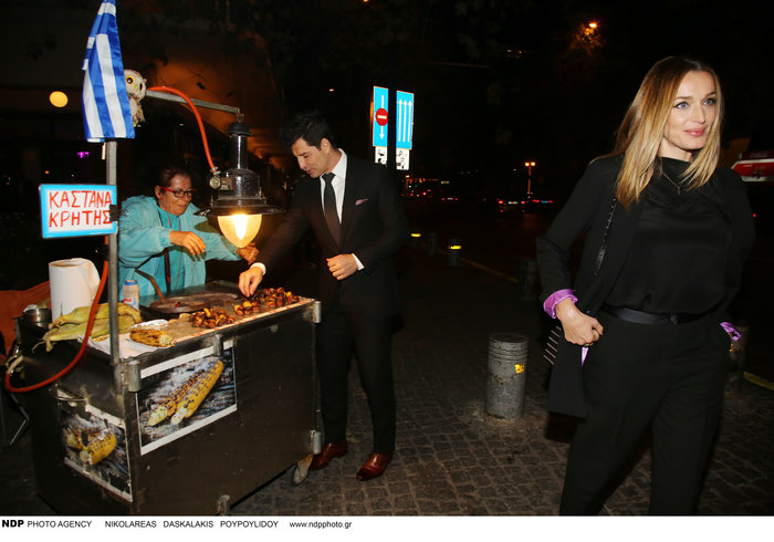 Τι τρώει μετά το ξενύχτι ο Σάκης Ρουβάς; Η στάση σε πλανόδιο [Εικόνες] - εικόνα 4