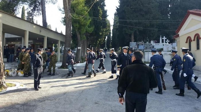 Στην τελευταία του κατοικία στην Πάτρα ο Κωστής Στεφανόπουλος - εικόνα 5