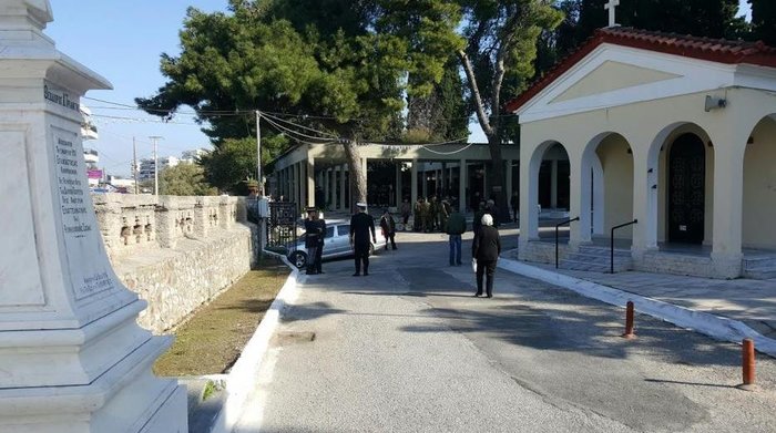 Στην τελευταία του κατοικία στην Πάτρα ο Κωστής Στεφανόπουλος - εικόνα 6