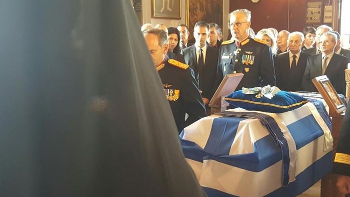 Στην τελευταία του κατοικία στην Πάτρα ο Κωστής Στεφανόπουλος - εικόνα 2