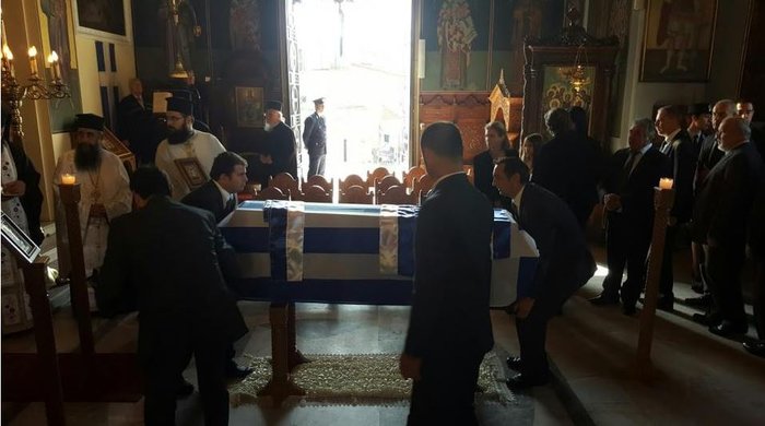 Στην τελευταία του κατοικία στην Πάτρα ο Κωστής Στεφανόπουλος