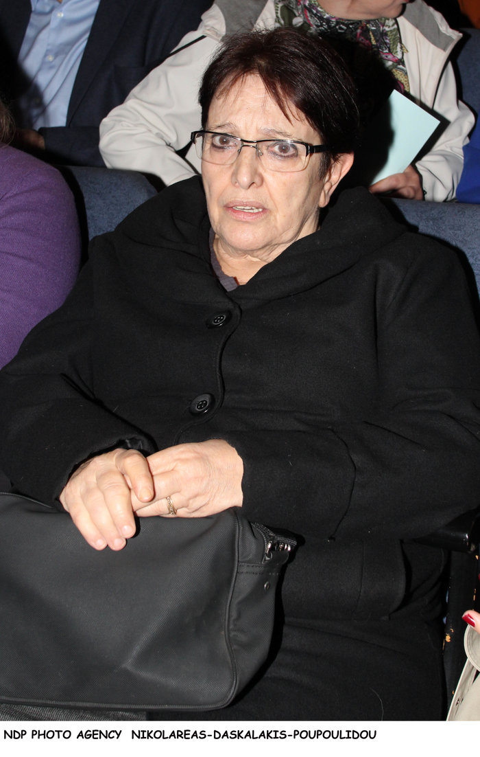 Η σπάνια έξοδος της Αλέκας Παπαρήγα στη θεατρική πρεμιέρα της Δανδουλάκη