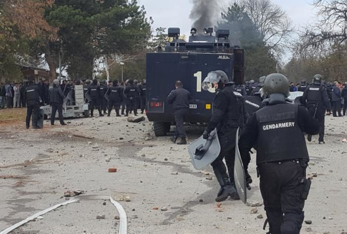 Συγκρούσεις μεταναστών και Βούλγαρων αστυνομικών σε καταυλισμό