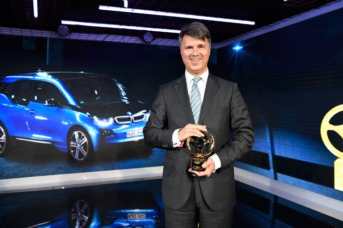 Το BMW i3 εκτός από ...ηλεκτρικό έχει τώρα και"χρυσό τιμόνι"!