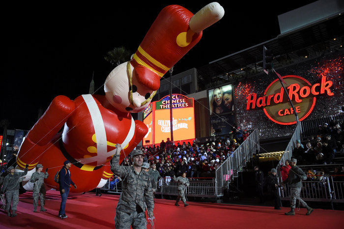 Η λαμπερή 85η Χριστουγεννιάτικη παρέλαση στο Λος Αντζελες - εικόνα 4