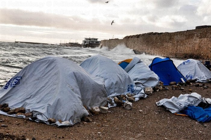 Σκηνές ντροπής για την Ελλάδα από την κακοκαιρία στα hot spots - εικόνα 5