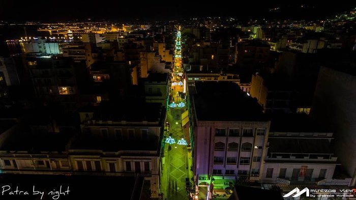 Ποια μεγάλη ελληνική πόλη στολίστηκε και είναι τόσο όμορφη από ψηλά; - εικόνα 2