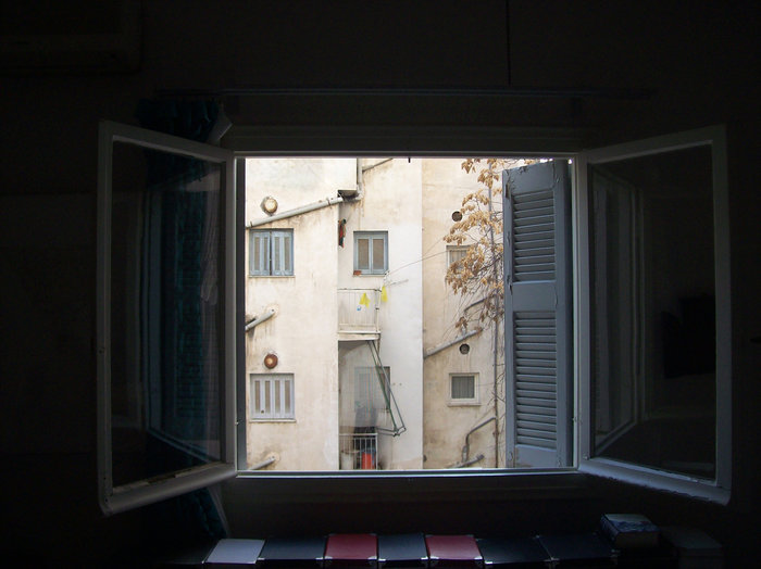 H μοναδική, κρυφή θέα της Αθήνας μέσα από τα παράθυρά μας