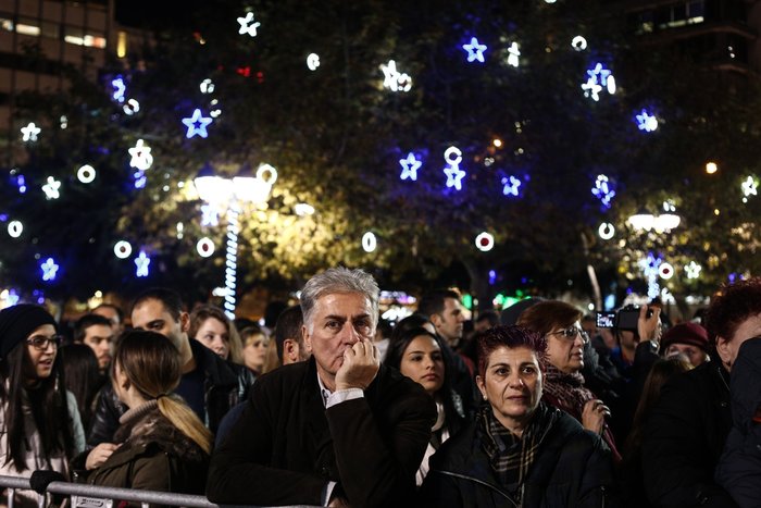 Φωταγωγήθηκε για τα Χριστούγεννα η Πλατεία Συντάγματος - εικόνα 4