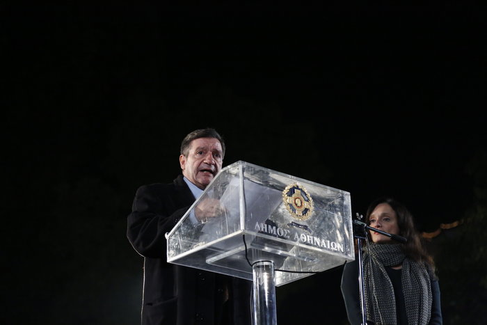 Φωταγωγήθηκε για τα Χριστούγεννα η Πλατεία Συντάγματος - εικόνα 6