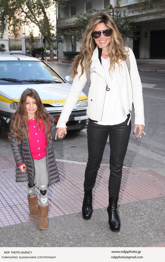Η Κατερίνα Λάσπα «χορεύει» με την ολόιδια κόρη της σε εμπορικό κέντρο -φωτο - εικόνα 4