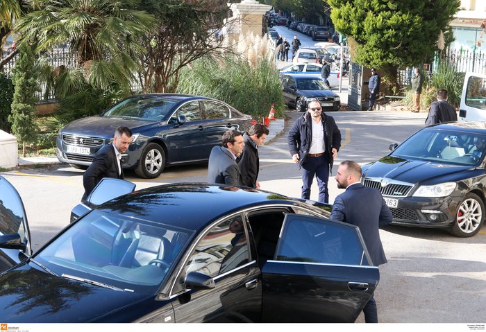 Ο Τσίπρας στη Θεσσαλονίκη: Ποιοι τον υποδέχτηκαν... - εικόνα 3