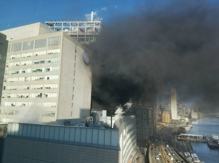 Μεγάλη πυρκαγιά μαίνεται σε νοσοκομείο του Μανχάταν - εικόνα 4