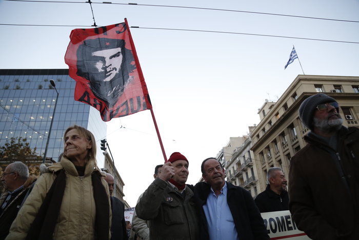 Συνταξιούχοι με γκλίτσες & Τσε καίνε...λεφτά στους δρόμους φωτό - εικόνα 10